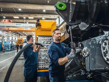 Drilling rigs, duty-cycle cranes, trench cutters, pile driving equipment, mixers, anchor drilling rigs, mining: Discover our products & services now!