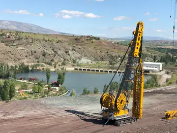 Grue treillis sur chenilles BAUER MC 96